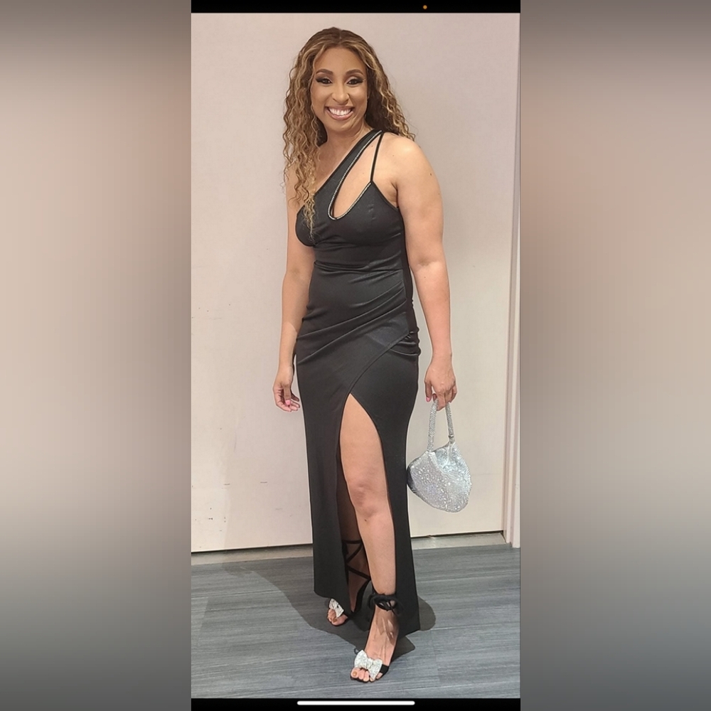 Elegant Black One-Shoulder Dress